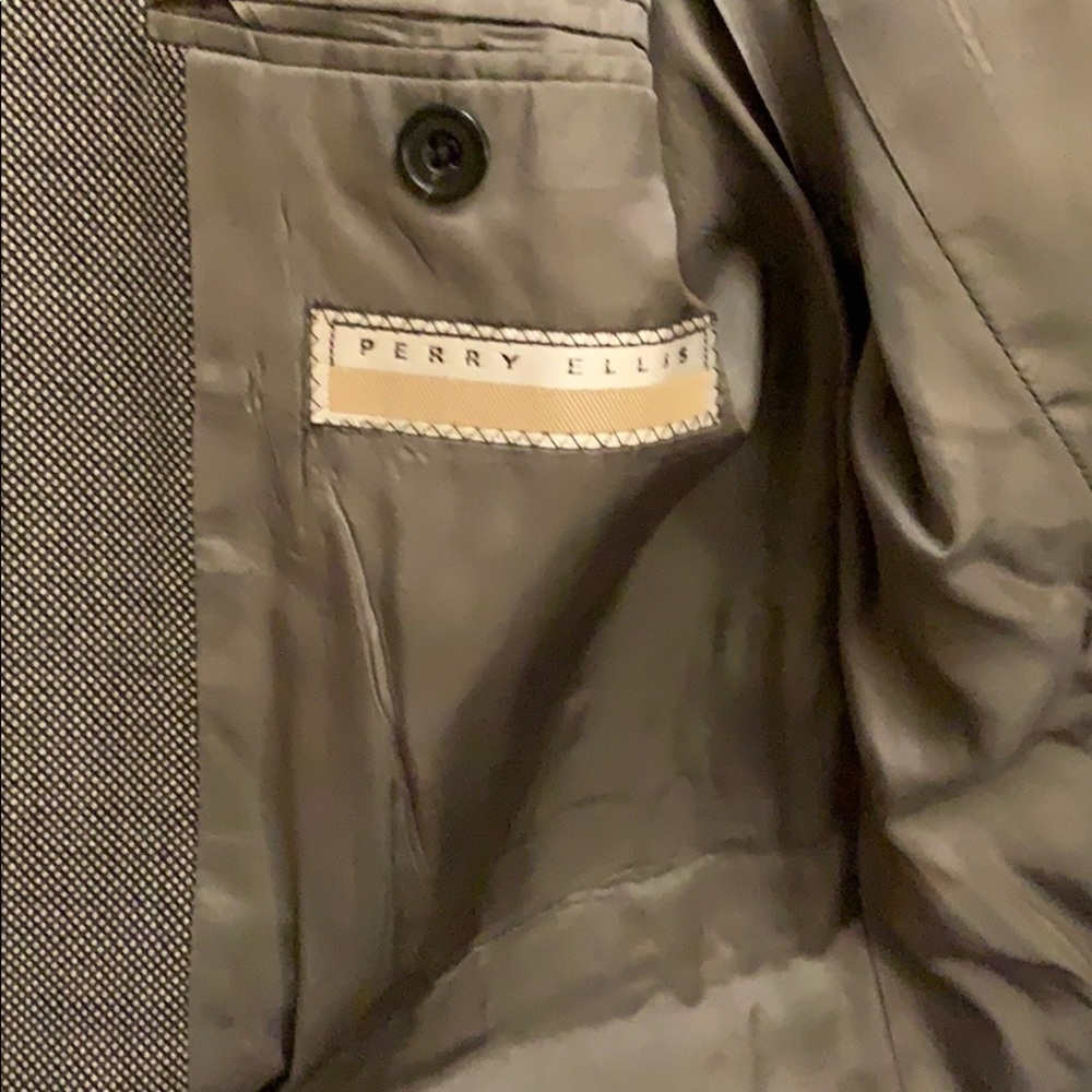 2Piece Suit. - Picture 6 of 7